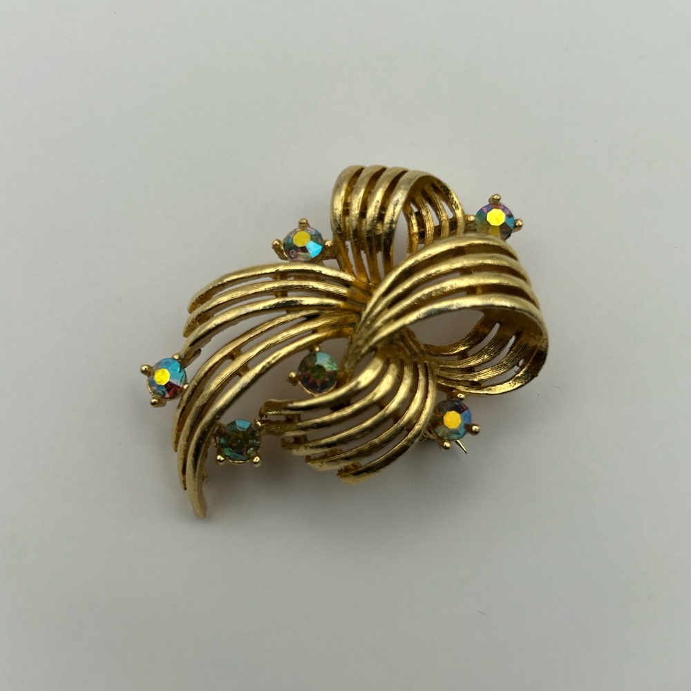 Lisner Goldtone Brooch w AB Stones